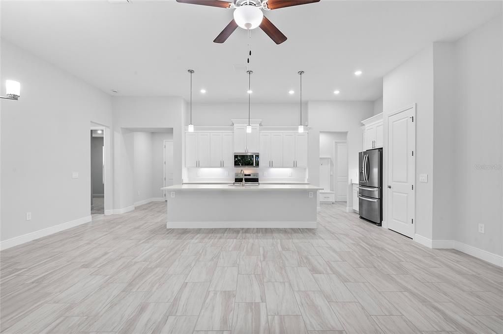 На продажу: $599,000 (4 спален, 2 ванн, 2234 Квадратных фут)