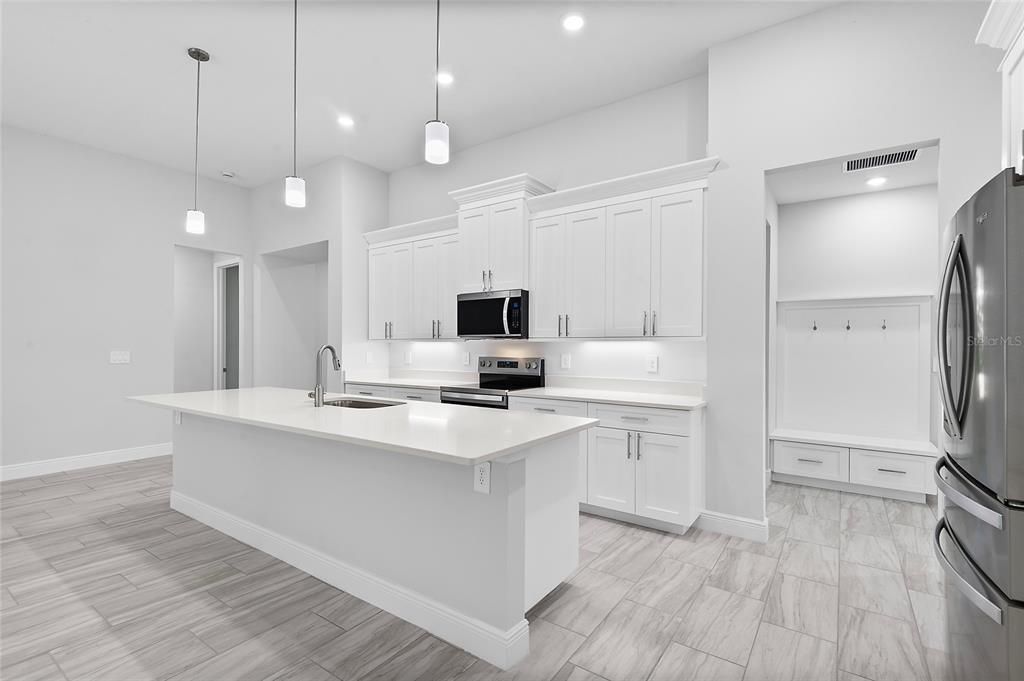 На продажу: $599,000 (4 спален, 2 ванн, 2234 Квадратных фут)