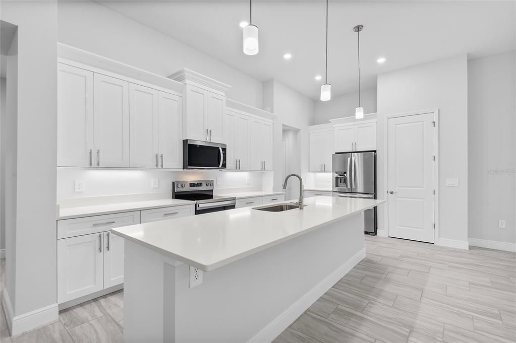 На продажу: $599,000 (4 спален, 2 ванн, 2234 Квадратных фут)