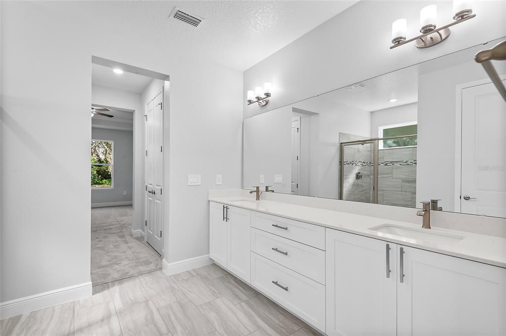 На продажу: $599,000 (4 спален, 2 ванн, 2234 Квадратных фут)