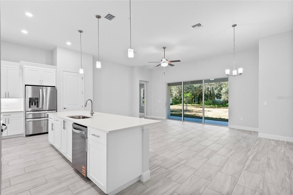 На продажу: $599,000 (4 спален, 2 ванн, 2234 Квадратных фут)