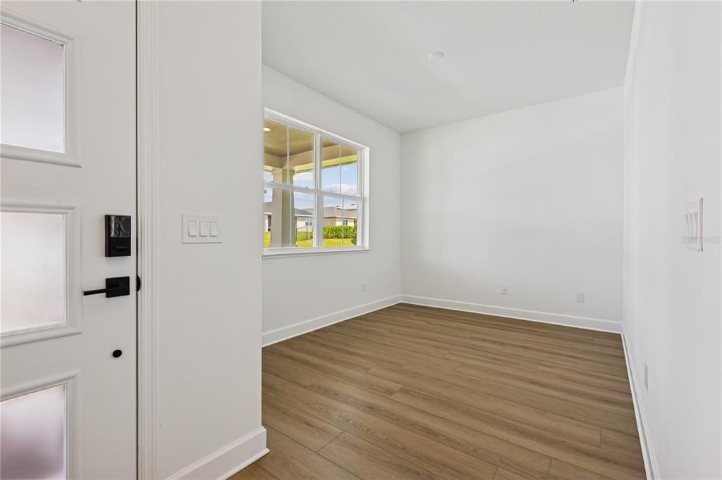 Activo con contrato: $619,000 (4 camas, 3 baños, 3123 Pies cuadrados)