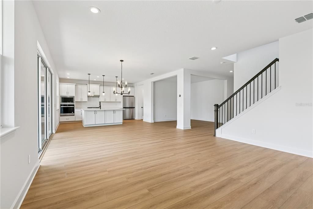 Activo con contrato: $619,000 (4 camas, 3 baños, 3123 Pies cuadrados)