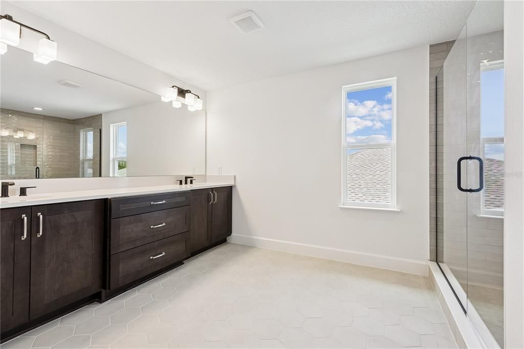 Activo con contrato: $619,000 (4 camas, 3 baños, 3123 Pies cuadrados)