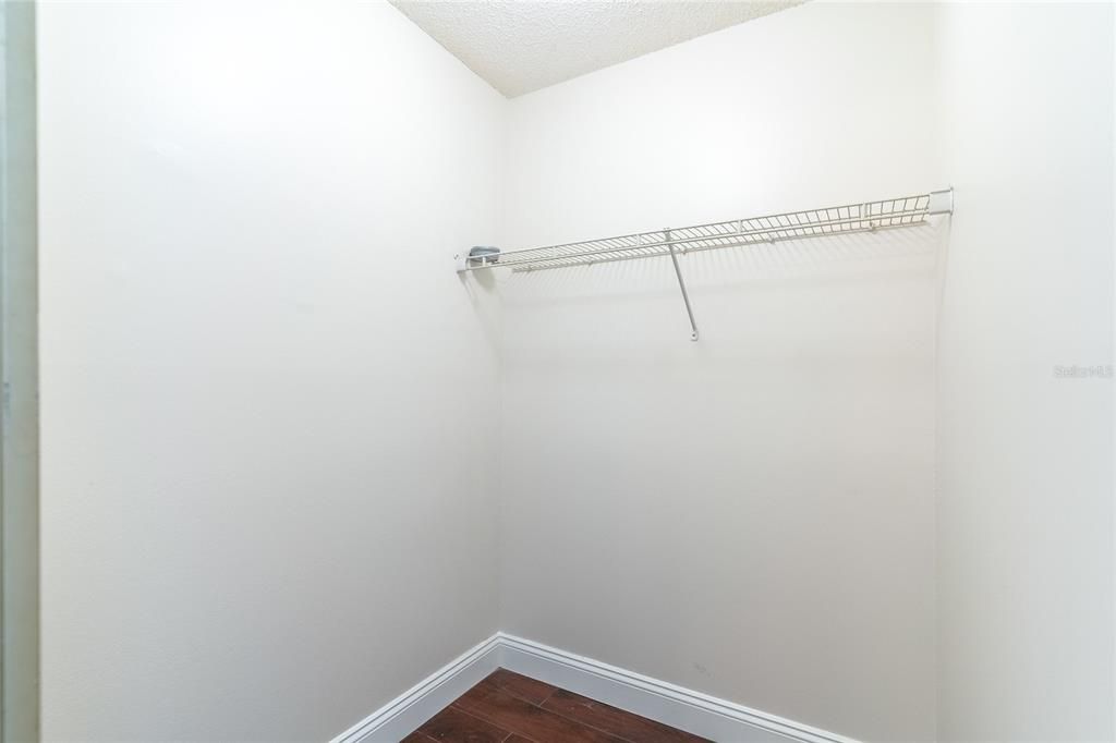 合同活跃: $190,000 (2 贝兹, 2 浴室, 992 平方英尺)