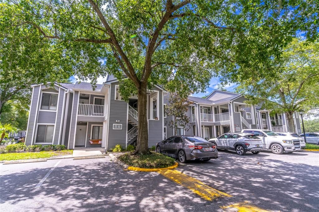 合同活跃: $190,000 (2 贝兹, 2 浴室, 992 平方英尺)