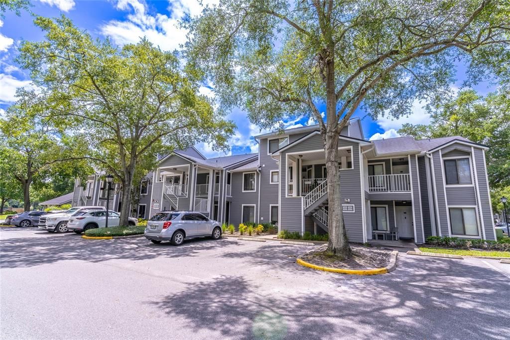 合同活跃: $190,000 (2 贝兹, 2 浴室, 992 平方英尺)