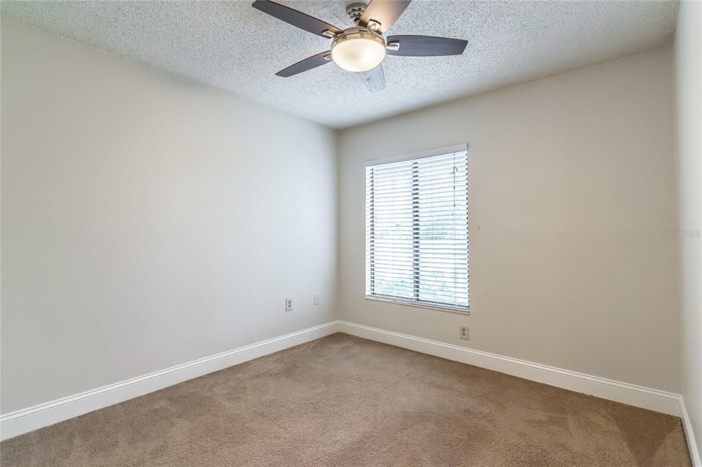 合同活跃: $190,000 (2 贝兹, 2 浴室, 992 平方英尺)