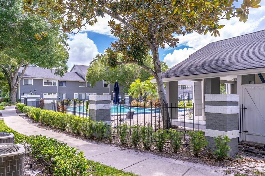 合同活跃: $190,000 (2 贝兹, 2 浴室, 992 平方英尺)