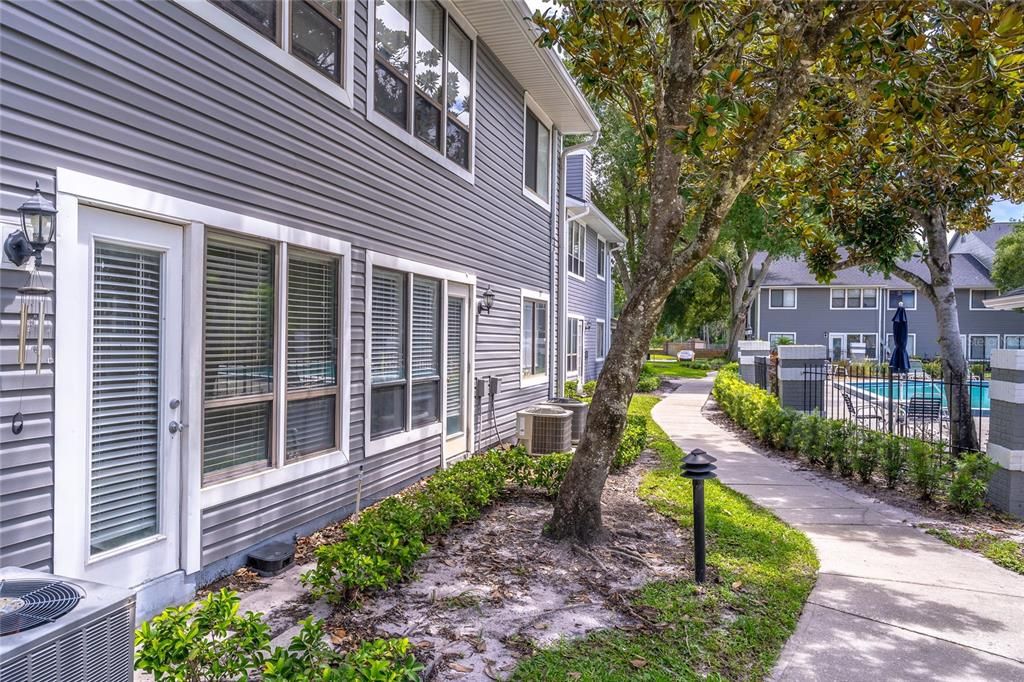 合同活跃: $190,000 (2 贝兹, 2 浴室, 992 平方英尺)