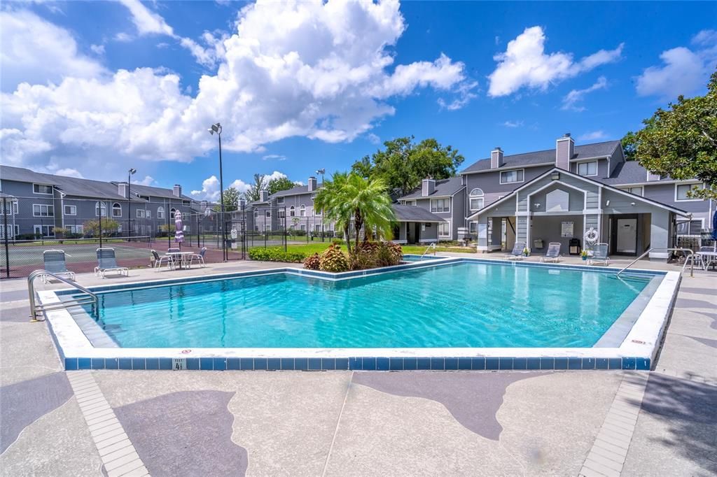 合同活跃: $190,000 (2 贝兹, 2 浴室, 992 平方英尺)