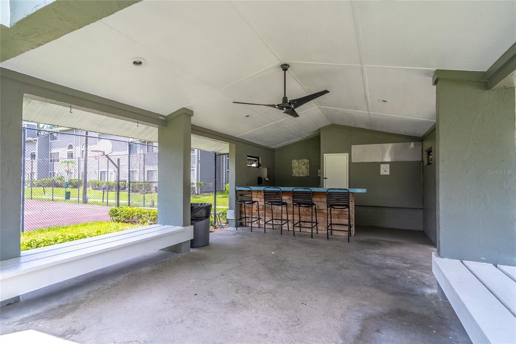 合同活跃: $190,000 (2 贝兹, 2 浴室, 992 平方英尺)