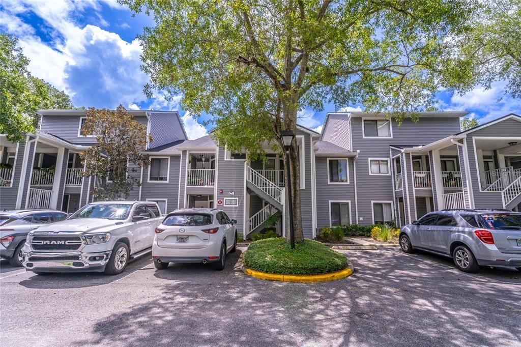 合同活跃: $190,000 (2 贝兹, 2 浴室, 992 平方英尺)