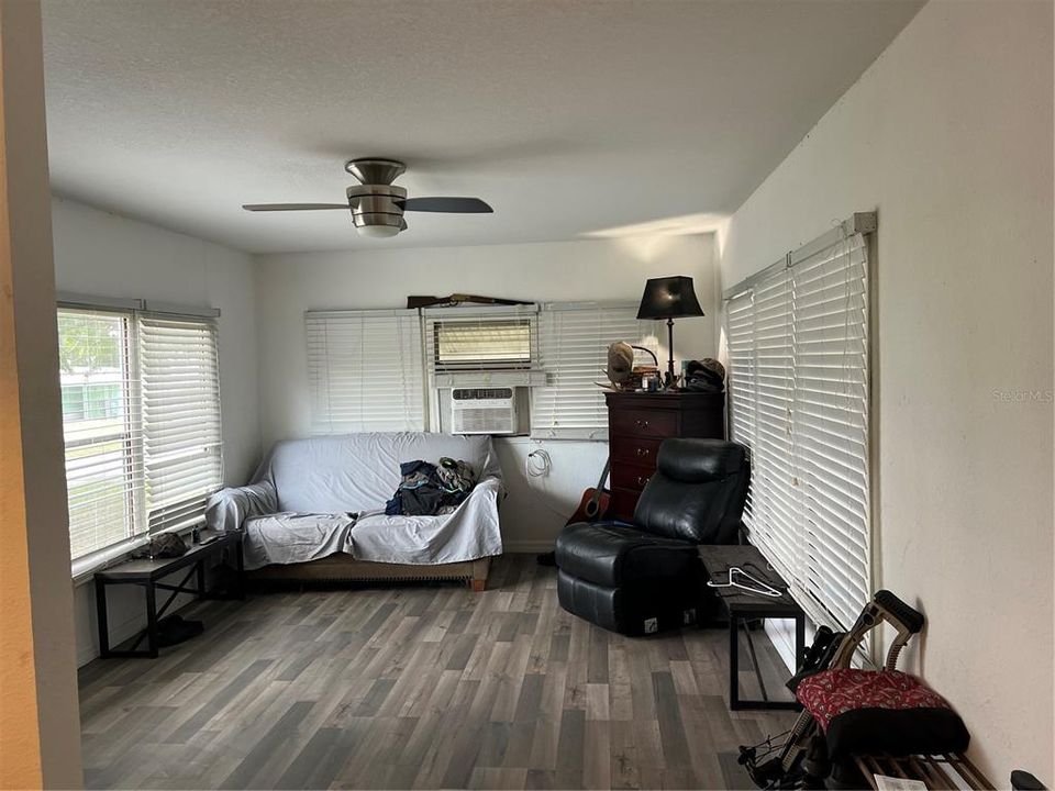 For Sale: $119,900 (3 beds, 2 baths, 822 Square Feet)