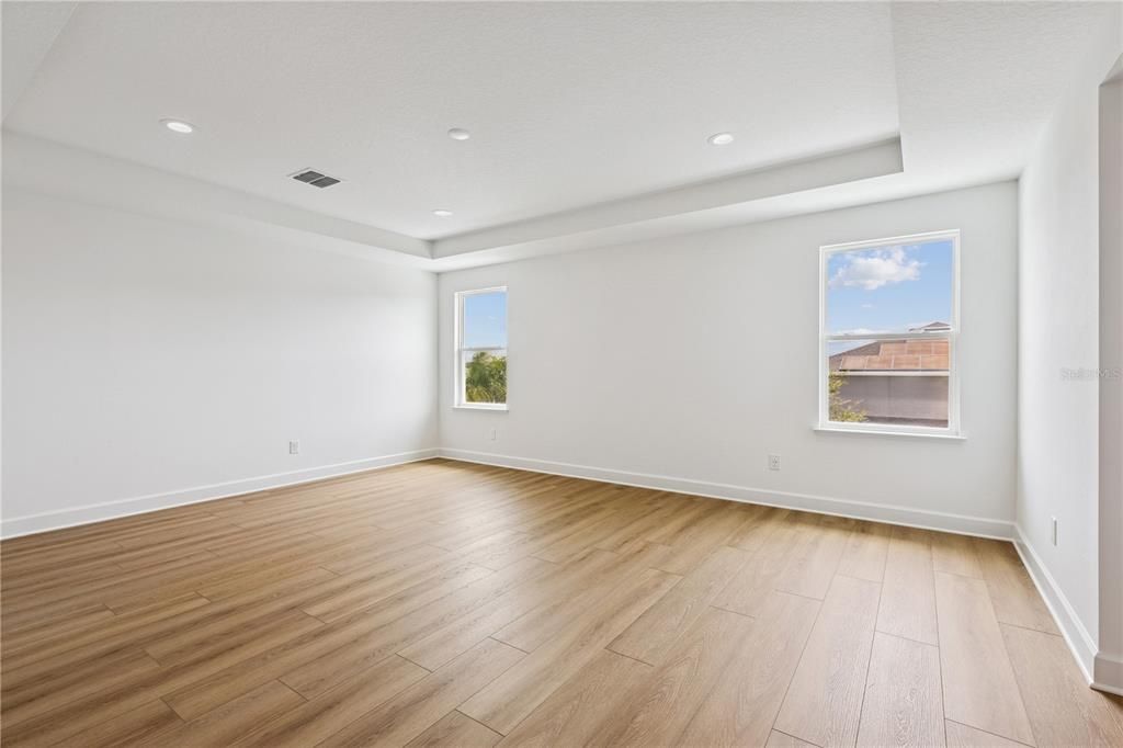 Activo con contrato: $635,000 (4 camas, 3 baños, 3136 Pies cuadrados)