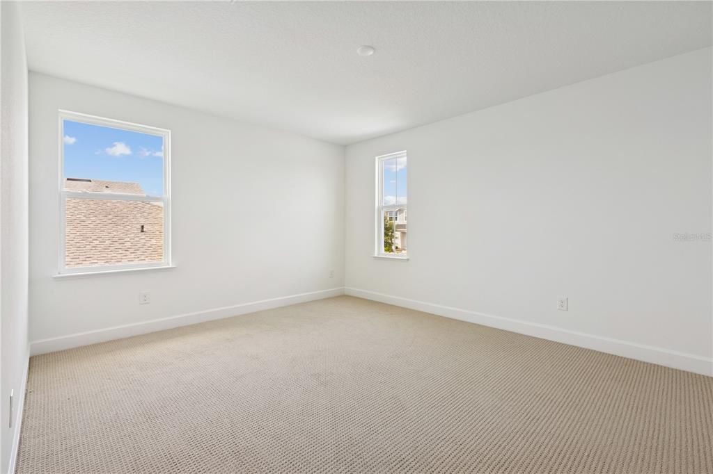Activo con contrato: $635,000 (4 camas, 3 baños, 3136 Pies cuadrados)