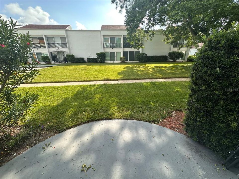 Active With Contract: $1,195 (1 beds, 1 baths, 750 Square Feet)