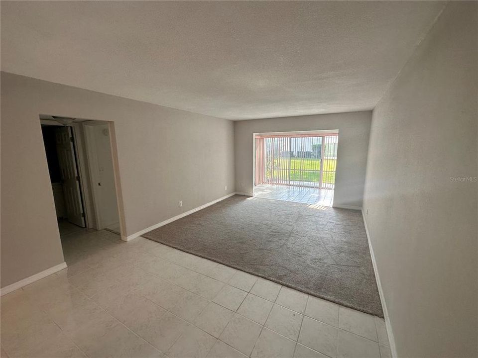 Active With Contract: $1,195 (1 beds, 1 baths, 750 Square Feet)