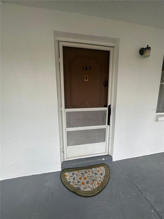 Active With Contract: $1,195 (1 beds, 1 baths, 750 Square Feet)