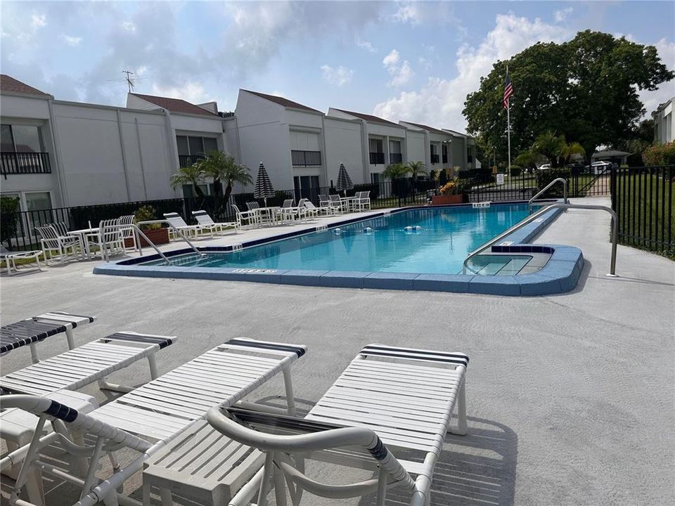 Active With Contract: $1,195 (1 beds, 1 baths, 750 Square Feet)