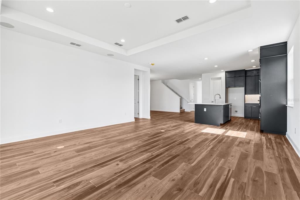 Activo con contrato: $575,000 (4 camas, 3 baños, 2895 Pies cuadrados)