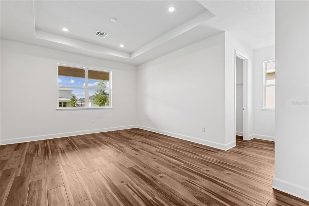 Activo con contrato: $575,000 (4 camas, 3 baños, 2895 Pies cuadrados)