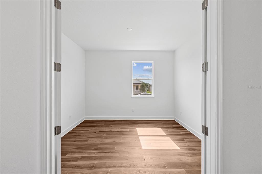 Activo con contrato: $575,000 (4 camas, 3 baños, 2895 Pies cuadrados)