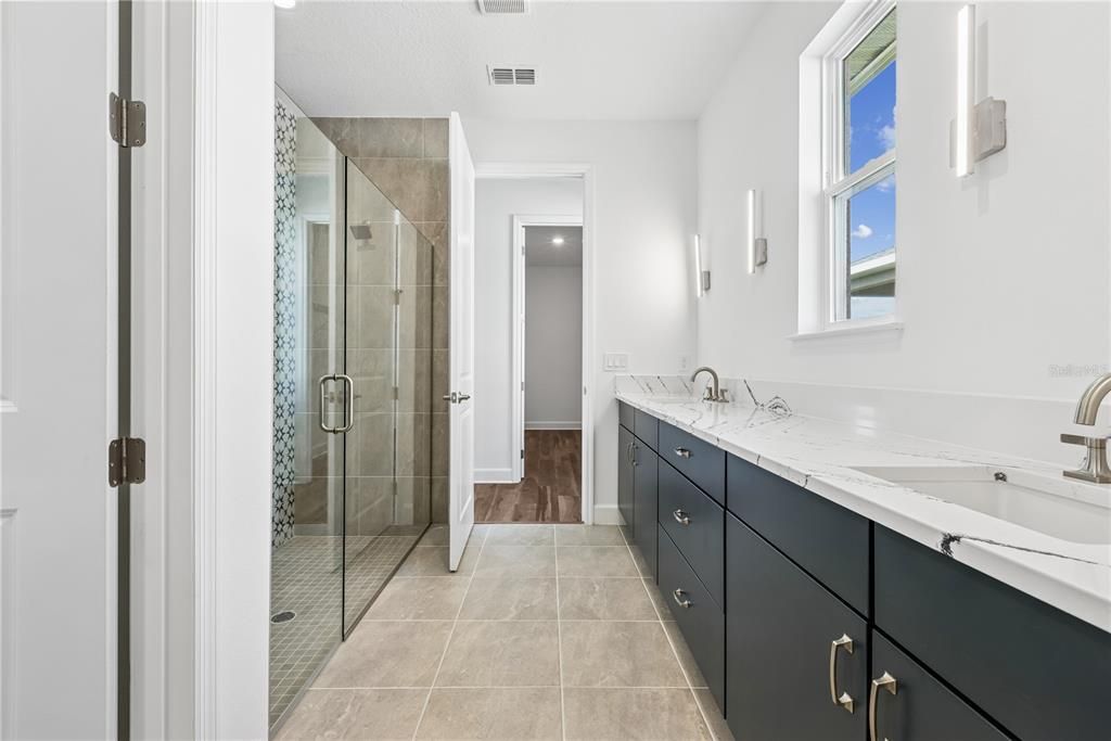 Activo con contrato: $575,000 (4 camas, 3 baños, 2895 Pies cuadrados)