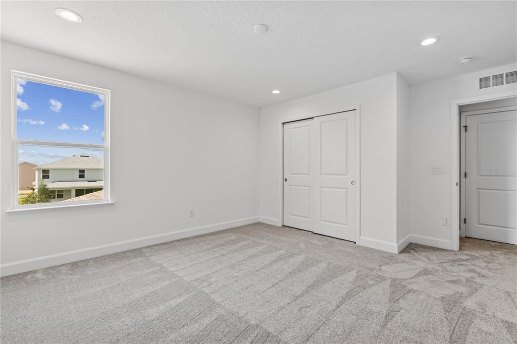 Activo con contrato: $575,000 (4 camas, 3 baños, 2895 Pies cuadrados)