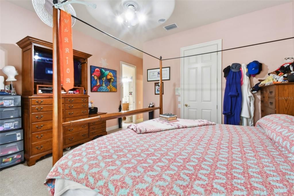 En Venta: $1,150,000 (4 camas, 4 baños, 5047 Pies cuadrados)