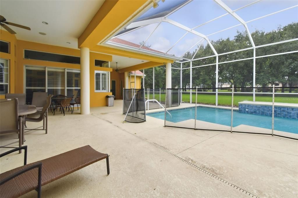 En Venta: $1,150,000 (4 camas, 4 baños, 5047 Pies cuadrados)