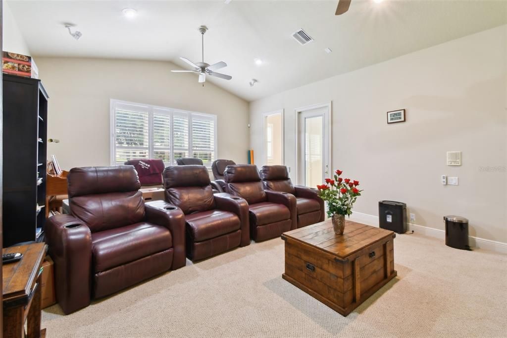 En Venta: $1,150,000 (4 camas, 4 baños, 5047 Pies cuadrados)