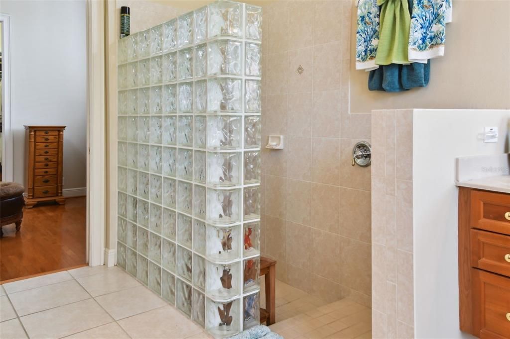 En Venta: $1,150,000 (4 camas, 4 baños, 5047 Pies cuadrados)