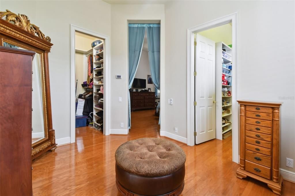 En Venta: $1,150,000 (4 camas, 4 baños, 5047 Pies cuadrados)