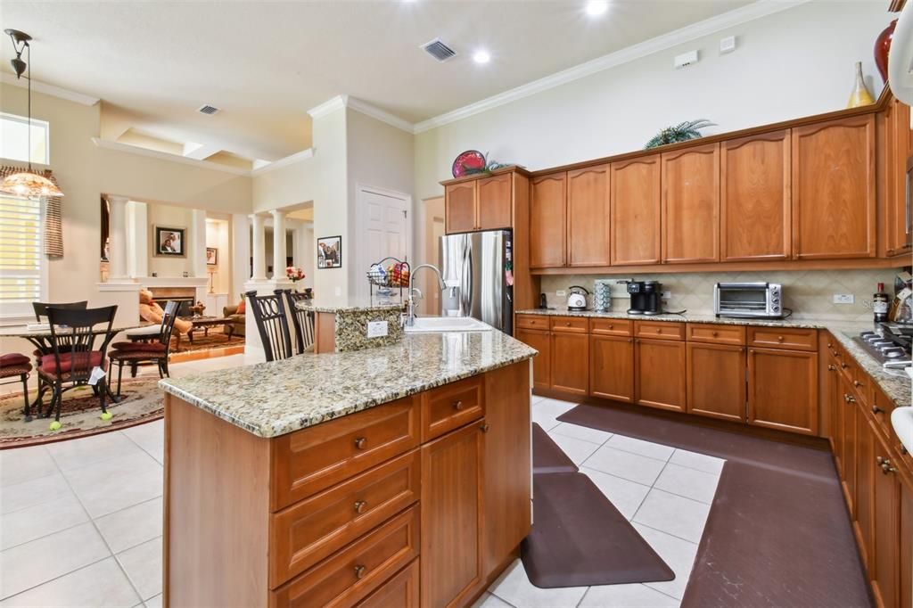 En Venta: $1,150,000 (4 camas, 4 baños, 5047 Pies cuadrados)