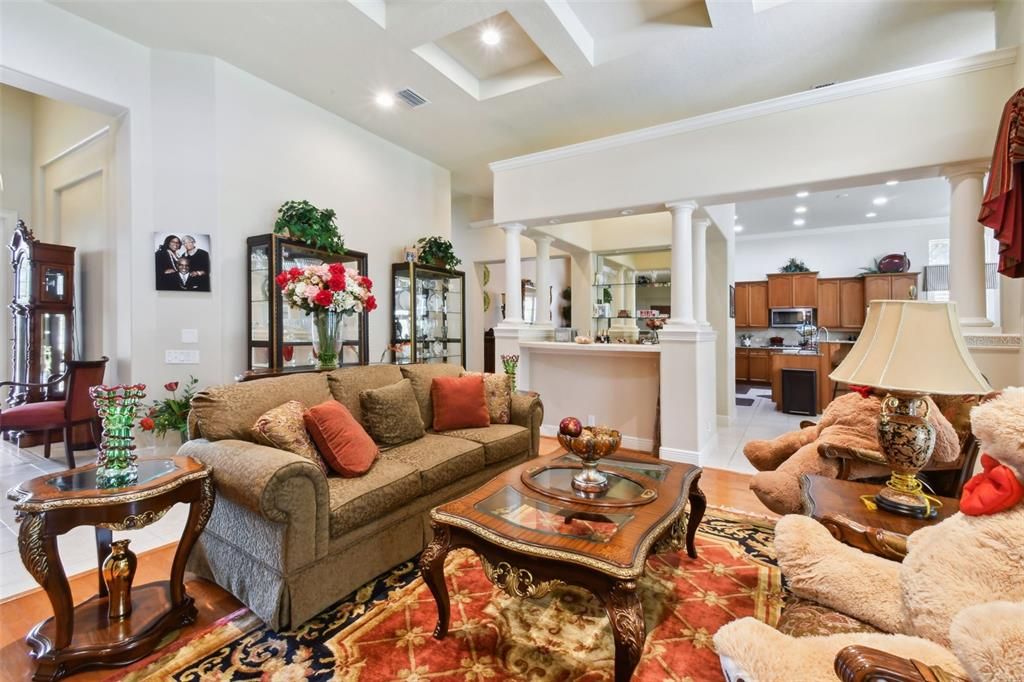 En Venta: $1,150,000 (4 camas, 4 baños, 5047 Pies cuadrados)