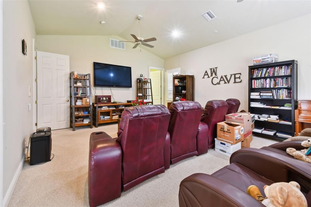 En Venta: $1,150,000 (4 camas, 4 baños, 5047 Pies cuadrados)