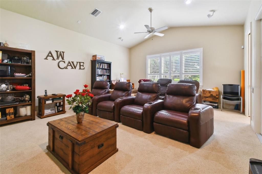 En Venta: $1,150,000 (4 camas, 4 baños, 5047 Pies cuadrados)