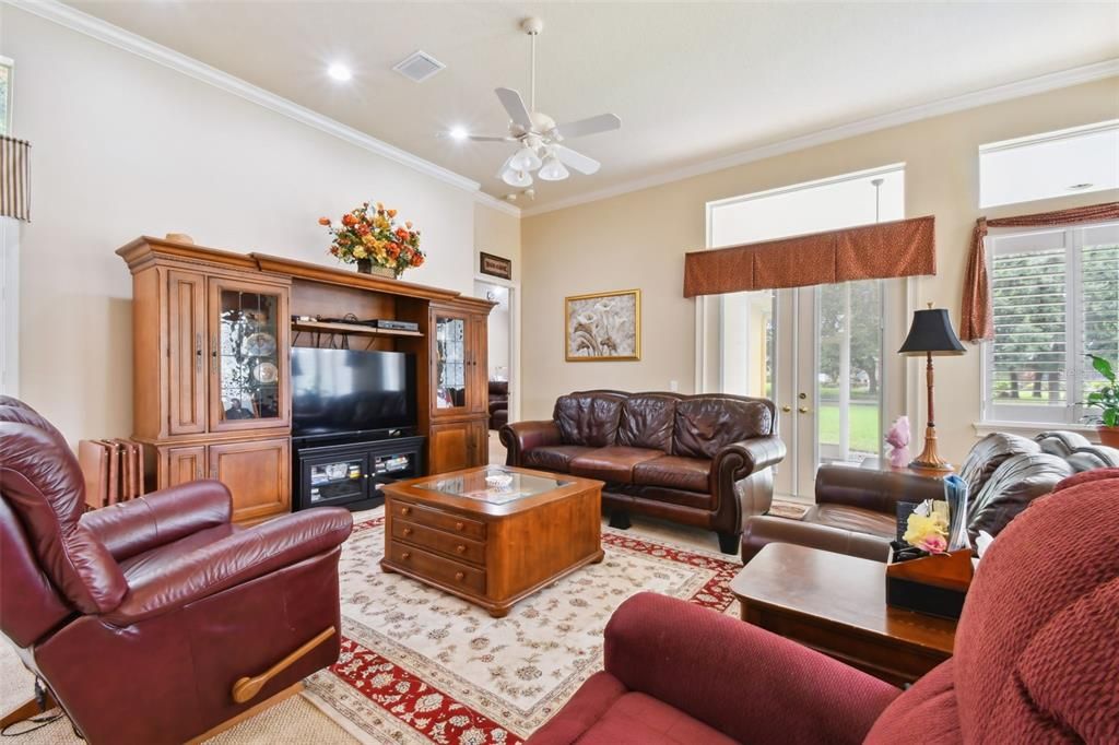 En Venta: $1,150,000 (4 camas, 4 baños, 5047 Pies cuadrados)