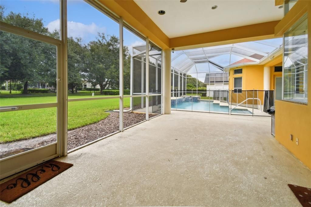 En Venta: $1,150,000 (4 camas, 4 baños, 5047 Pies cuadrados)