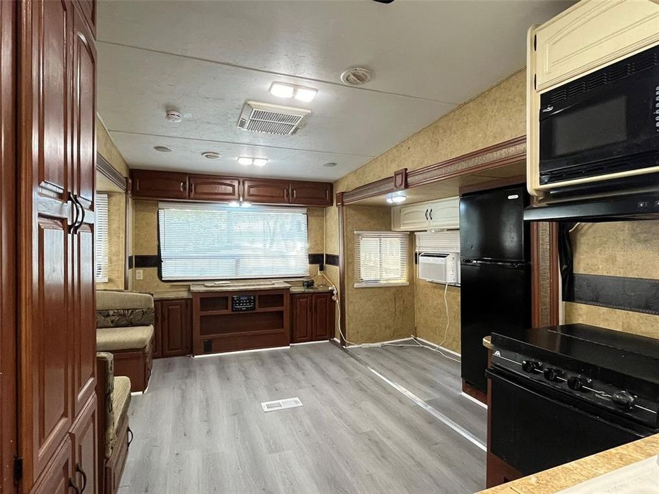 出租: $980 (1 贝兹, 1 浴室, 256 平方英尺)