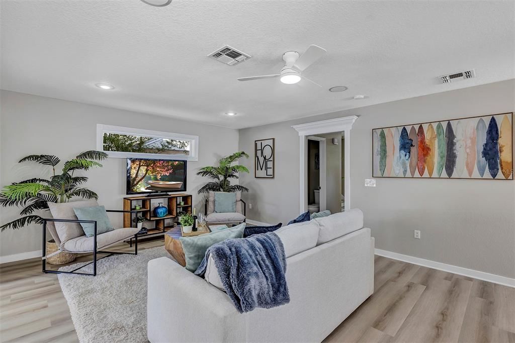 待售: $765,000 (4 贝兹, 2 浴室, 2013 平方英尺)