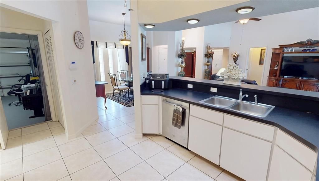 Active With Contract: $366,000 (3 beds, 2 baths, 2009 Square Feet)