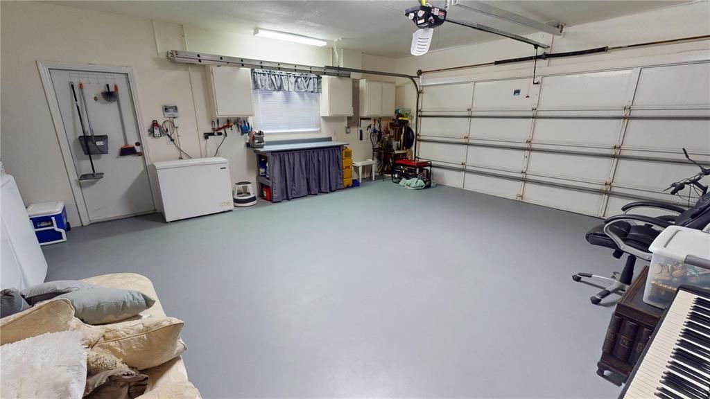 Active With Contract: $366,000 (3 beds, 2 baths, 2009 Square Feet)