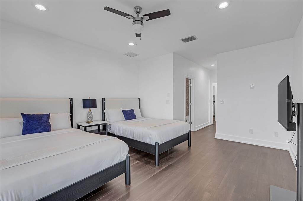 For Sale: $5,555,555 (6 beds, 6 baths, 6840 Square Feet)