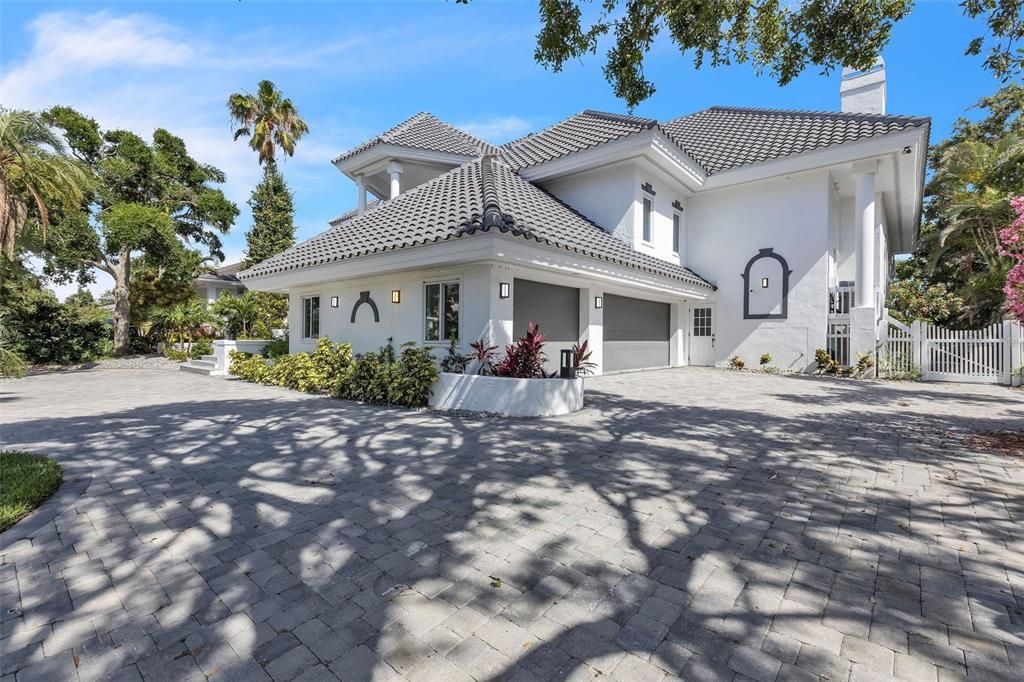 For Sale: $5,555,555 (6 beds, 6 baths, 6840 Square Feet)