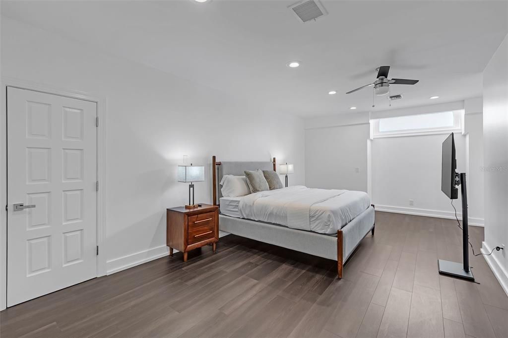 For Sale: $5,555,555 (6 beds, 6 baths, 6840 Square Feet)