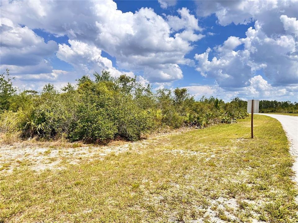 待售: $120,000 (0.99 acres)