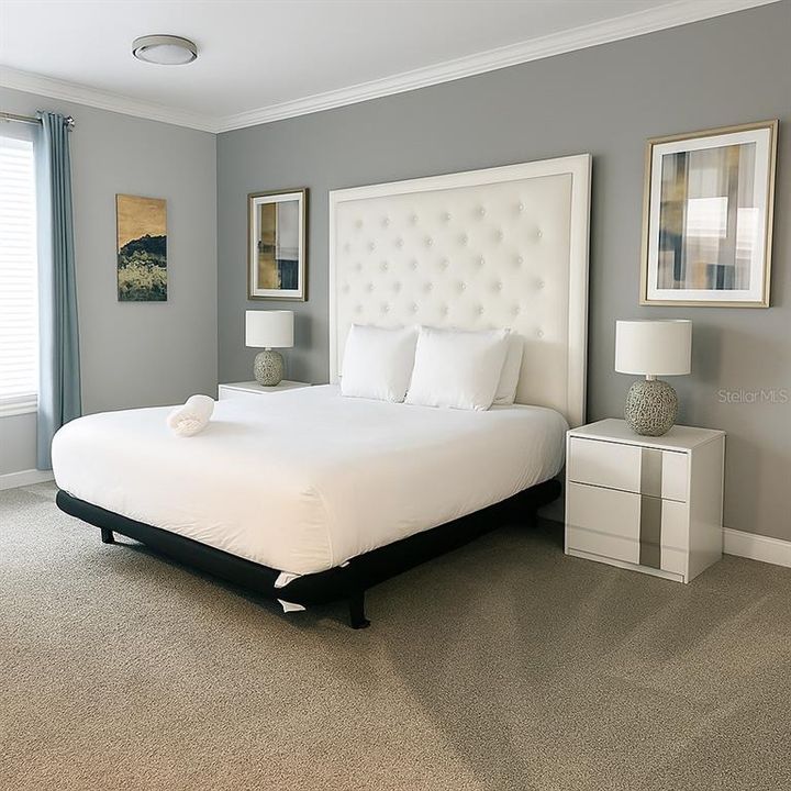 For Sale: $680,000 (5 beds, 5 baths, 2996 Square Feet)