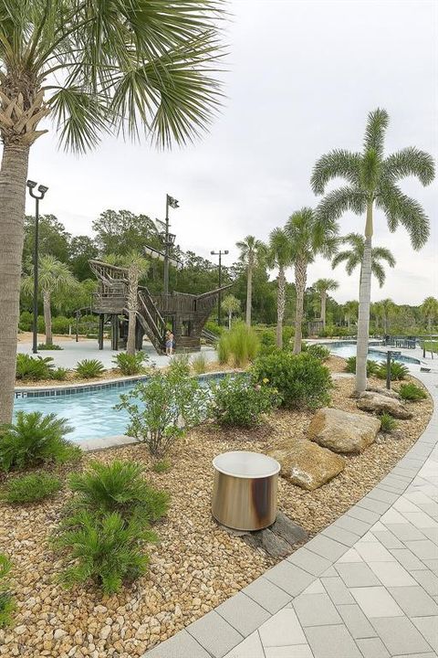 For Sale: $680,000 (5 beds, 5 baths, 2996 Square Feet)